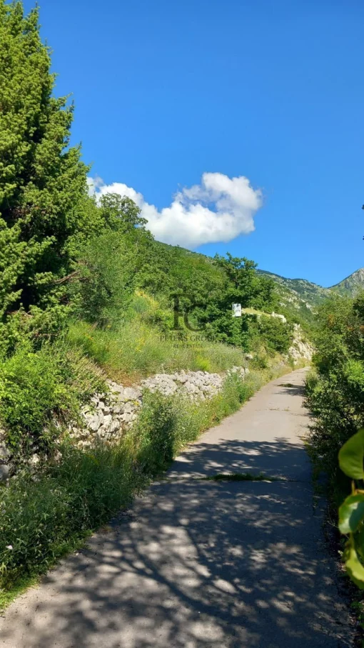 For sale a viewable building plot near Kotor, Mirac, Čavori, Montenegro