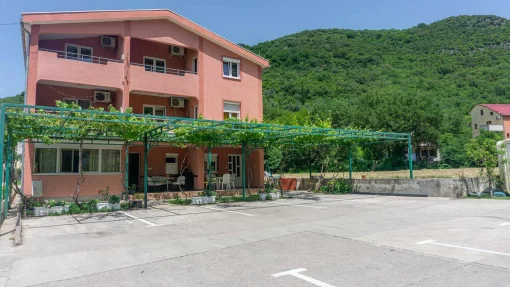 House in Bratesici, Kotor Municipality