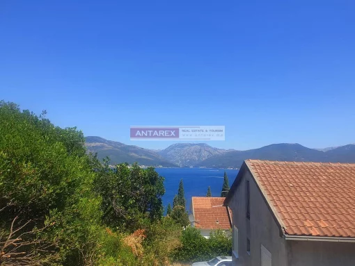 Plot for building a house with a view of the bay in Krasici, Montenegro